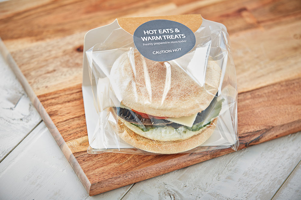 Mushroom burger in packaging co-developed with packaging partners by Flexeserve® for food security and optimum hot-holding in Flexeserve Zone®