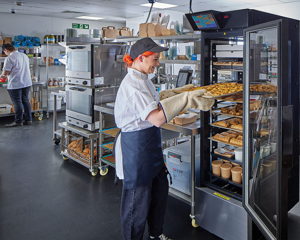 Flexeserve Hub equipo para mantener la comida caliente en el área de cocina, diseñado para optimizar los programas de comida caliente para llevar y garantizar la máxima eficiencia en su conservación