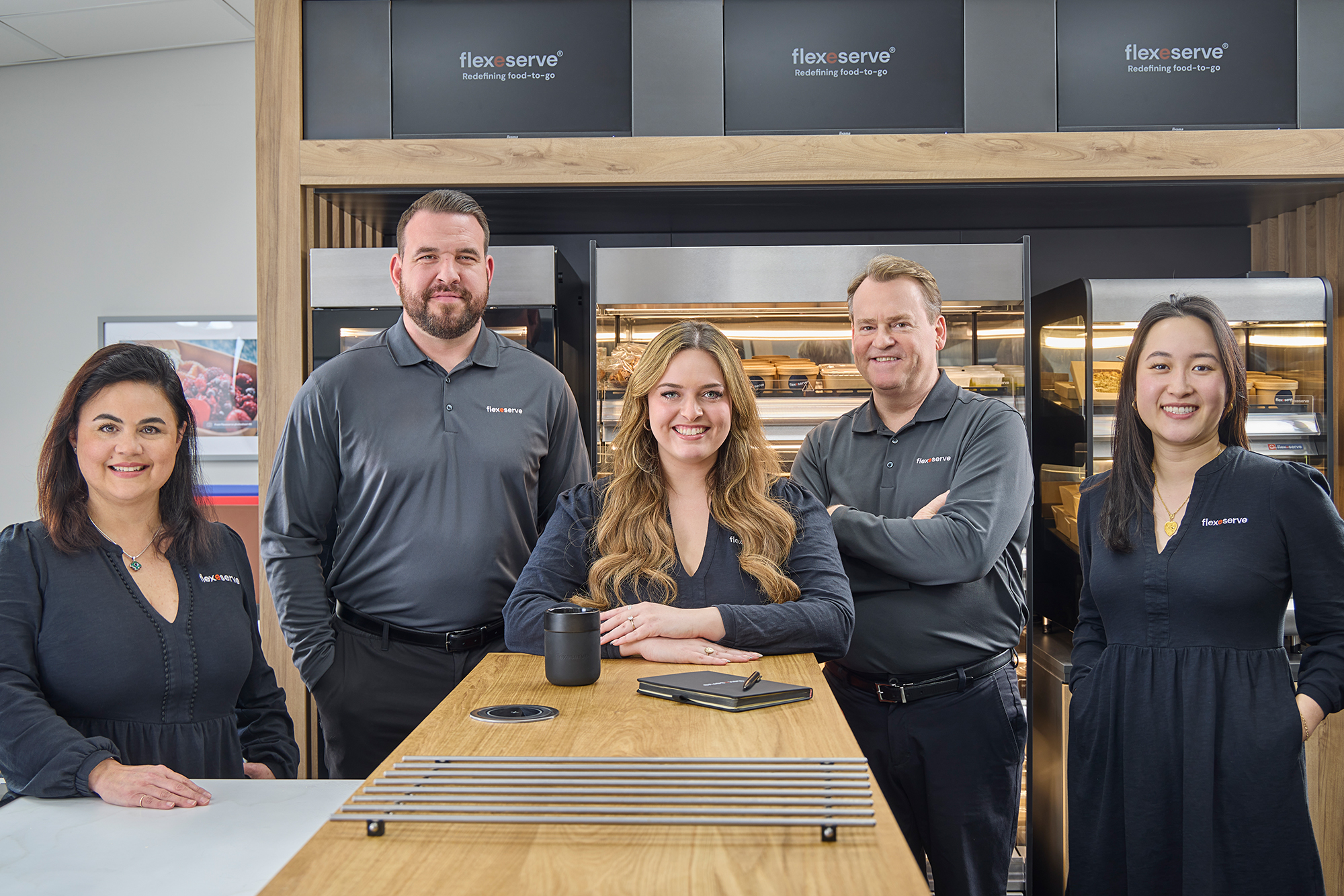 Equipo de ventas de Flexeserve en EE. UU. [de izquierda a derecha], Ericka Randell, Scott Turbeville, Rachel Paul, Conrad Randell y Rachel Chin