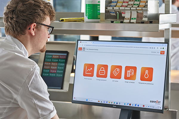 Visualice sus operaciones de comida para llevar como nunca antes con Connect by Flexeserve, el primer servicio del mundo basado en la nube para equipos que mantienen la comida caliente