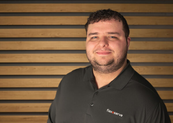 Jordan Brown, gerente de Infraestructura y Soporte IoT de Flexeserve