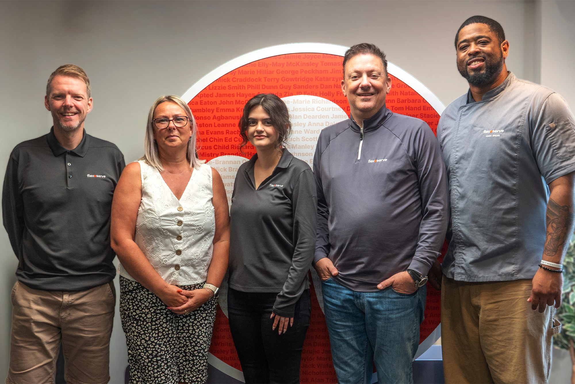 Un equipo de especialistas en constante crecimiento: [de izquierda a derecha] James Hayes, Amanda Zia, Meagan Crouch, Dave Hinton y Lucky Spears.