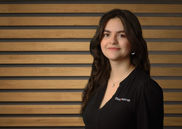 Meagan Crouch, coordinadora de operaciones de Flexeserve.